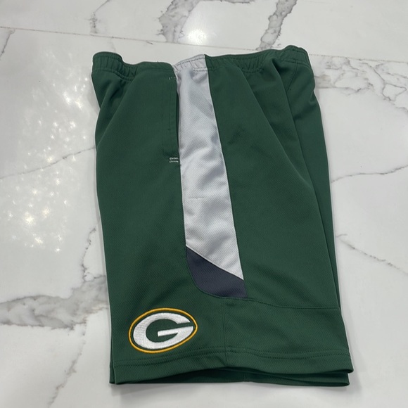 NFL team apparel Green Bay youth green and white shorts - Picture 3 of 8
